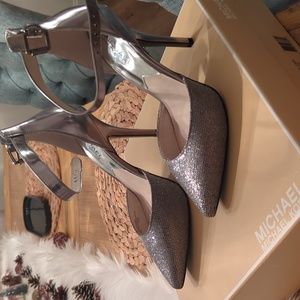 High heel ankle strap glitter patent leather shoe